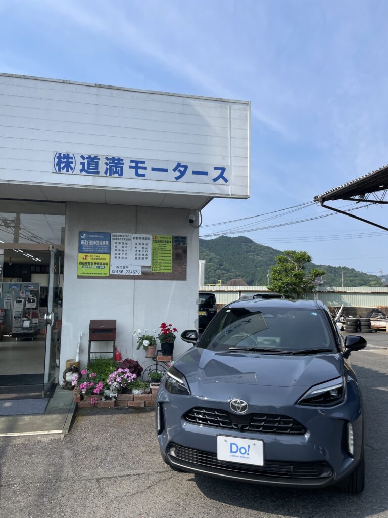 真庭市のお客様へ新車トヨタヤリスクロスを御納車させていただきました。