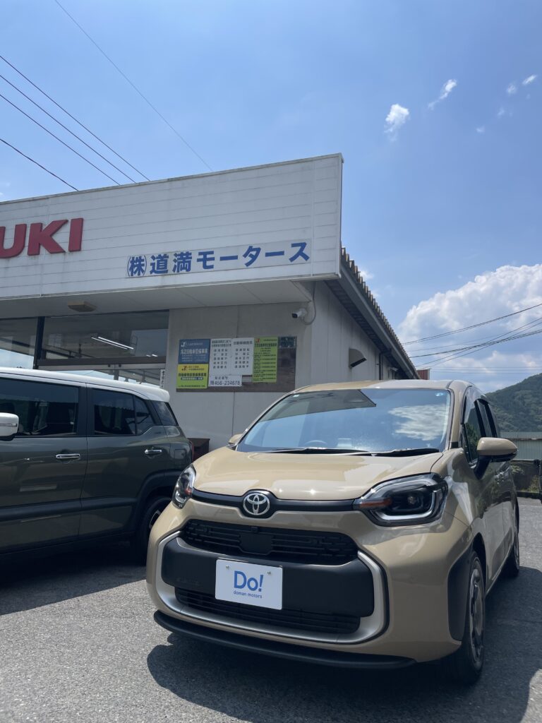 岡山市のお客様へ新車トヨタシエンタをご納車させていただきました。