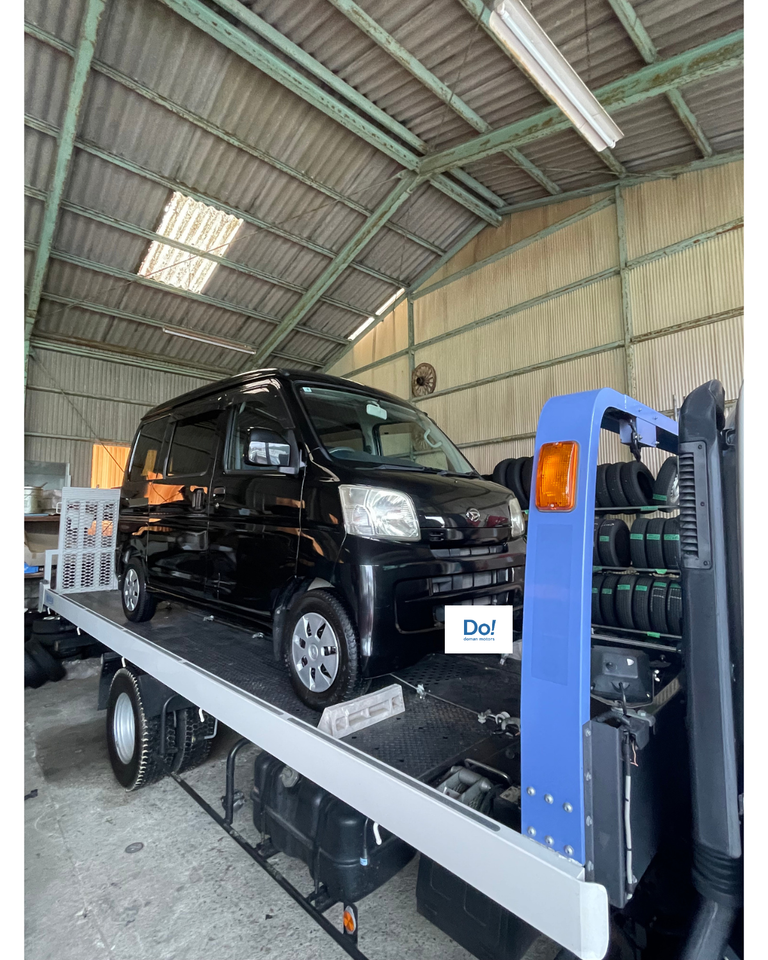 岡山市のお客様へ中古車ハイゼットカーゴを御納車させていただきました。